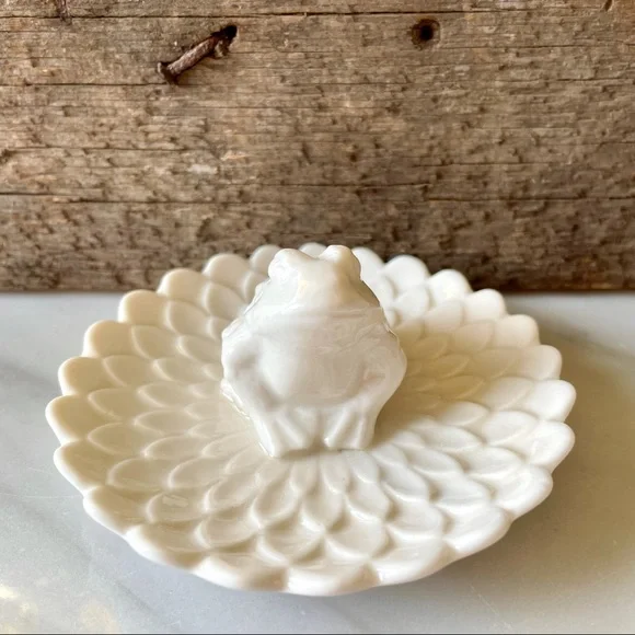 Ceramic Frog on a Lilly Pad•NWOT•Jewelry/Trinket Dish•Ivory•3.5” x 3.5” x 2”🌼 - Picture 3 of 12
